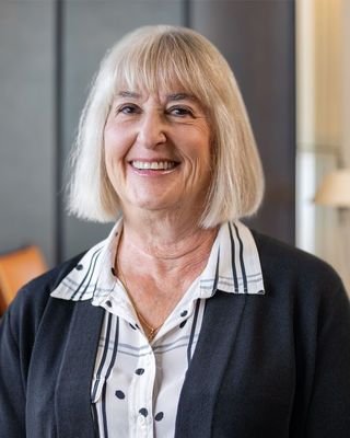 Dr. Holly Greenfield